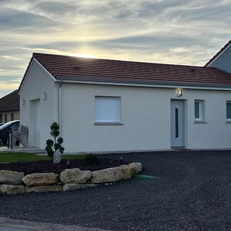 Le Nid Des Moises, Pavillon Neuf Nyaraló *