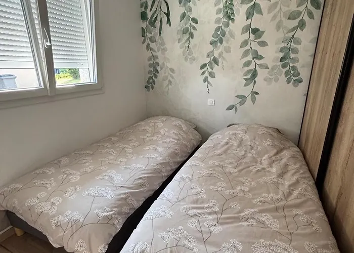 Le Nid Des Moises, Pavillon Neuf * Relanges