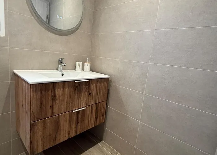 Le Nid Des Moises, Pavillon Neuf Relanges