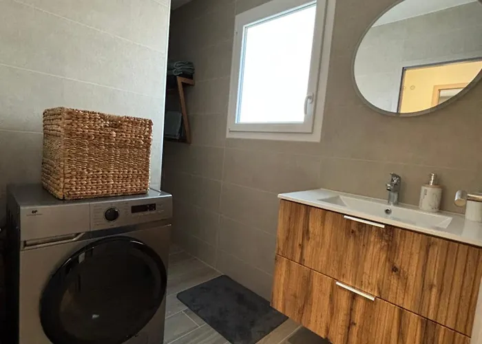 Le Nid Des Moises, Pavillon Neuf *